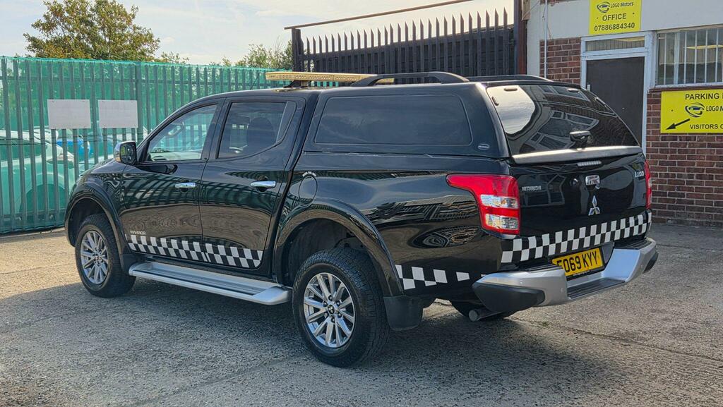 Mitsubishi L200 Suv Black #5