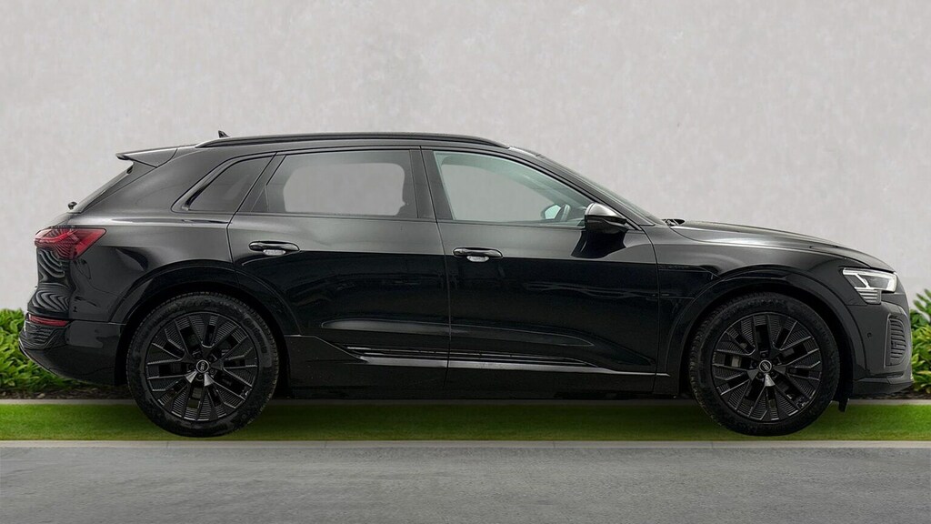 Audi Q8 e tron 250Kw 50 Quattro 95Kwh Black Ed Tech 22Kw  #3