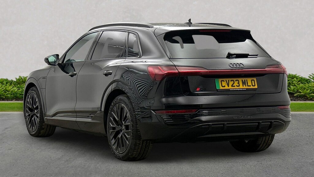 Audi Q8 e tron 250Kw 50 Quattro 95Kwh Black Ed Tech 22Kw  #2