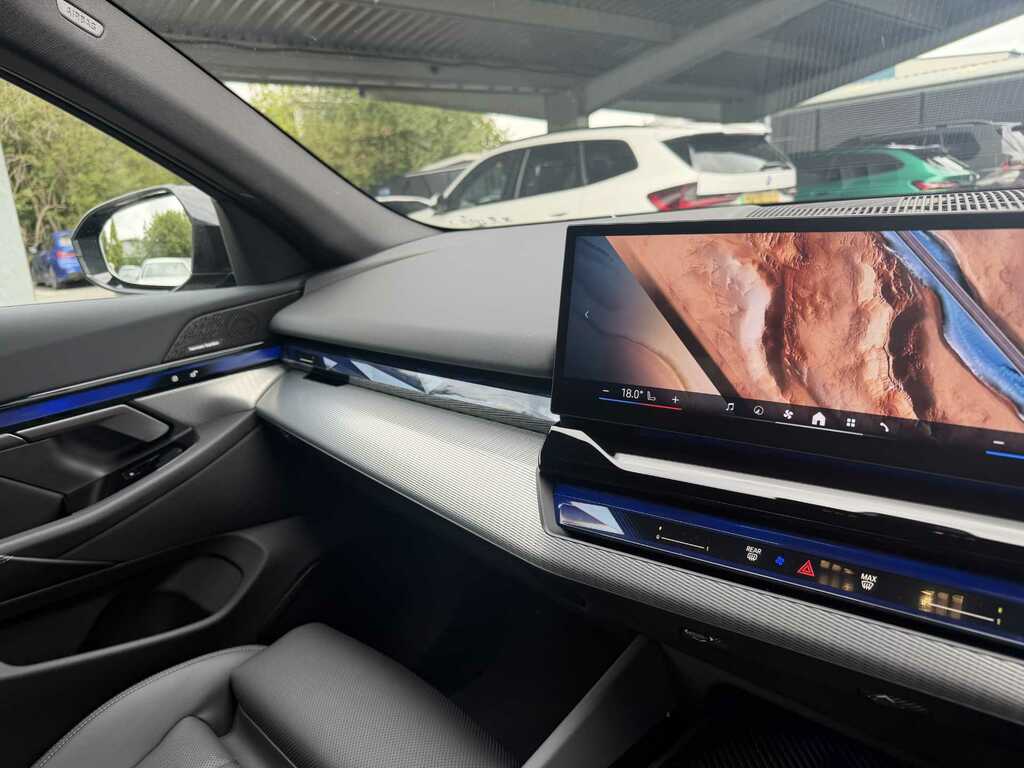 BMW i5 G61 Edrive40 M Sport Pro Touring YB26ZXX Black #37