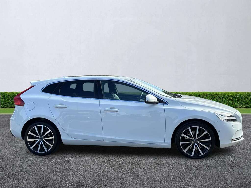 Volvo V40 T3 152 Inscription Edition Geartronic White #3