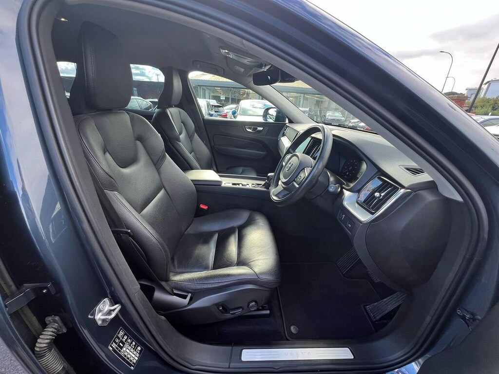 Volvo XC60 Xc60 Momentum Pro D4 Red #30
