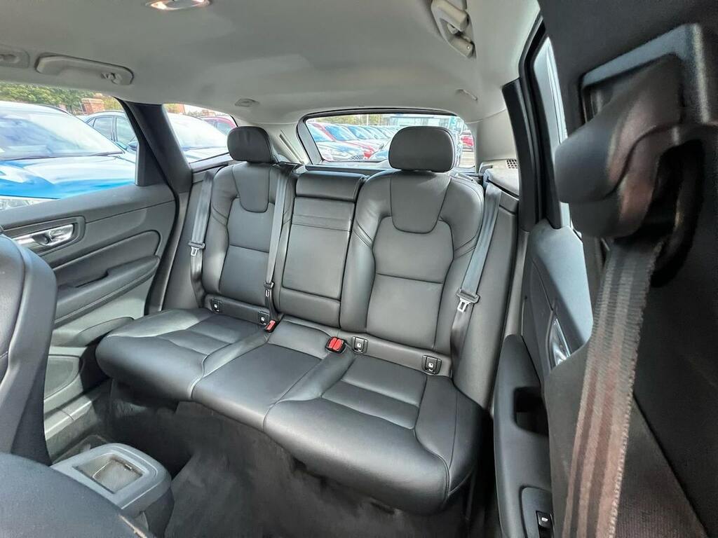 Volvo XC60 Xc60 Momentum Pro D4 Red #16
