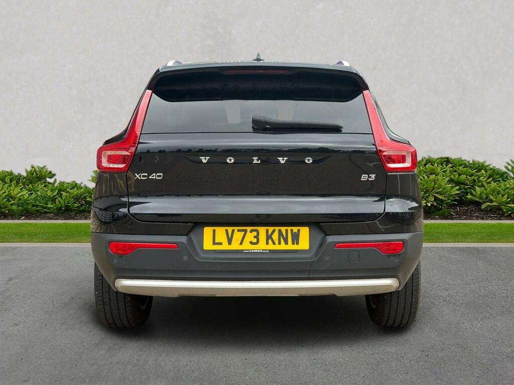 Volvo XC40 Plus, B3 Mild Hybrid, Dark White #4