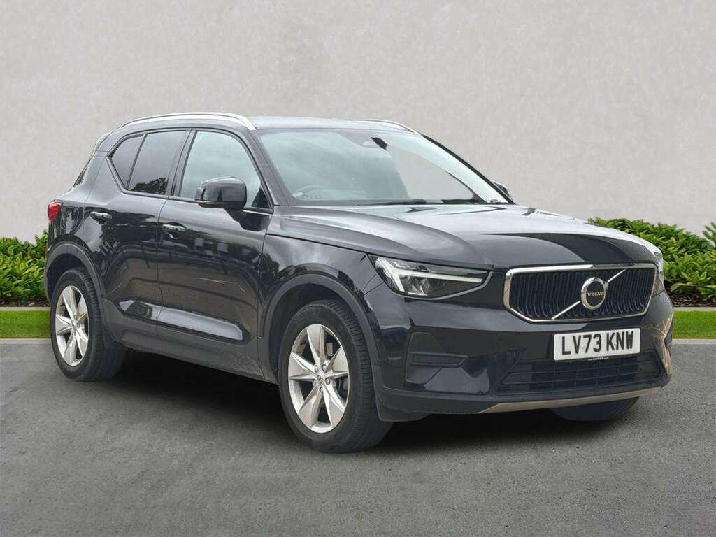 Volvo XC40 Plus, B3 Mild Hybrid, Dark White #1