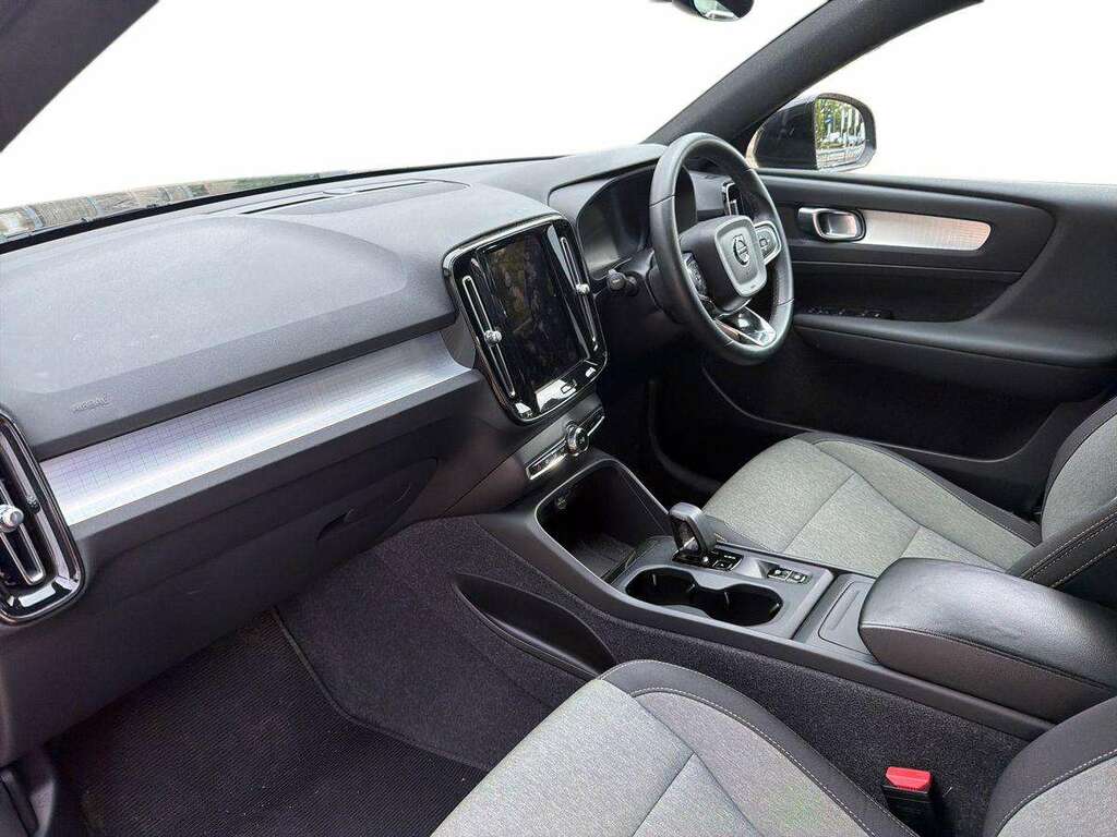 Volvo XC40 Plus, B3 Mild Hybrid, Dark White #7