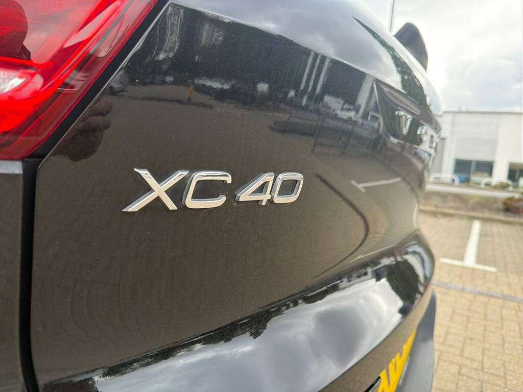 Volvo XC40 Plus, B3 Mild Hybrid, Dark White #32