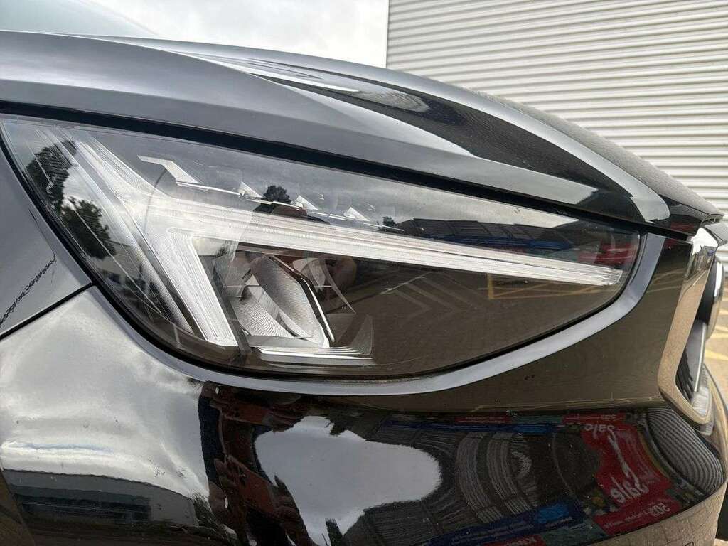 Volvo XC40 Plus, B3 Mild Hybrid, Dark White #31