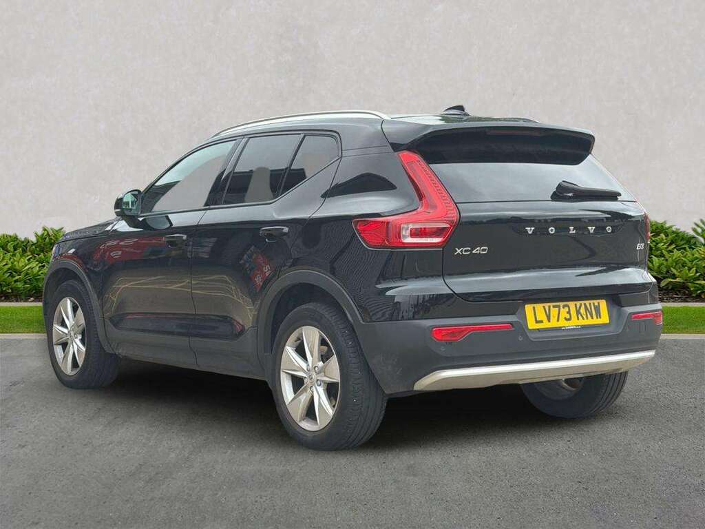 Volvo XC40 Plus, B3 Mild Hybrid, Dark White #2