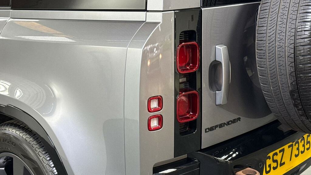 Land Rover Defender D250 Hard Top Se Black #19