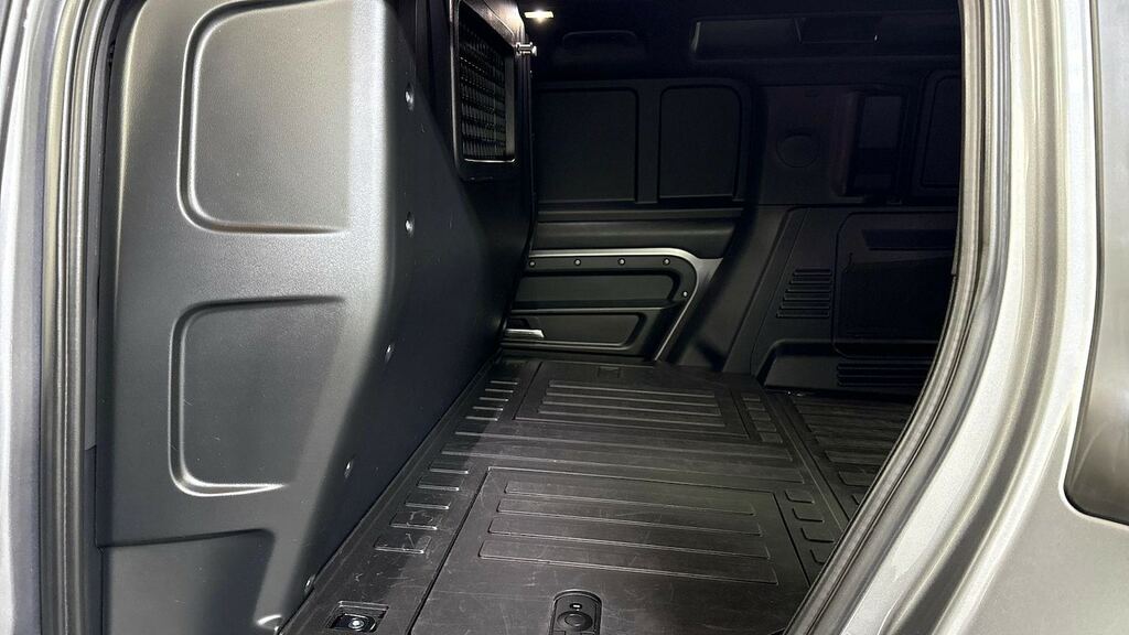 Land Rover Defender 3.0 D300 Hard Top X-dynamic Hse #4