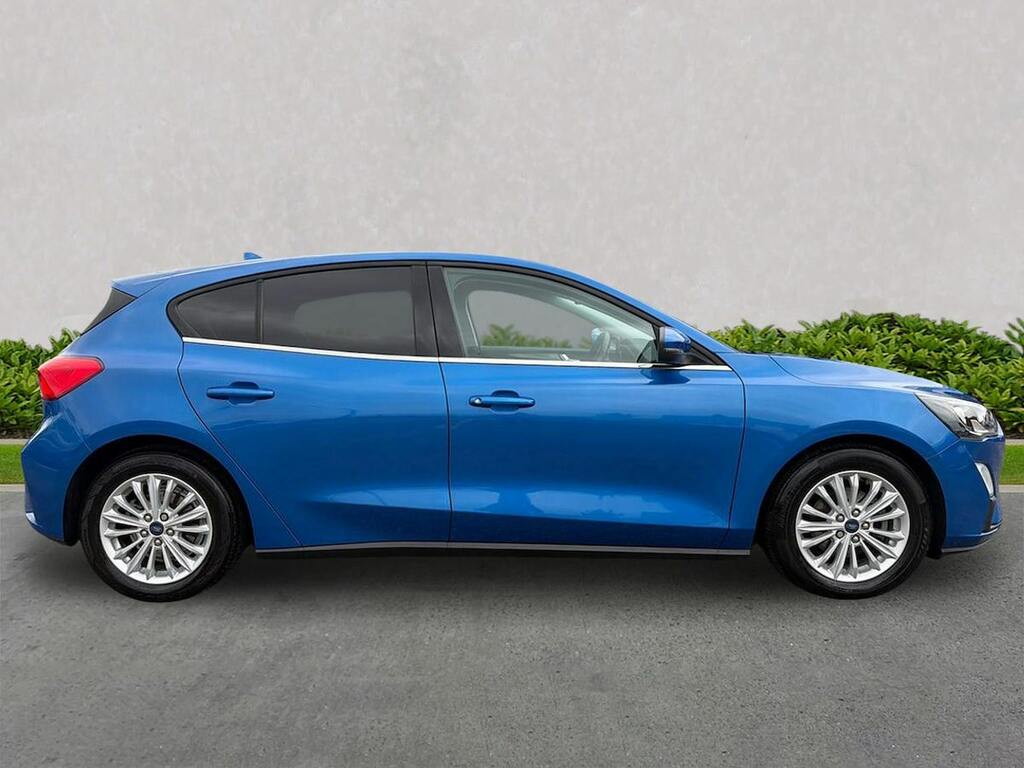 Ford Focus 1.0T Ecoboost Titanium Hatchback  #3