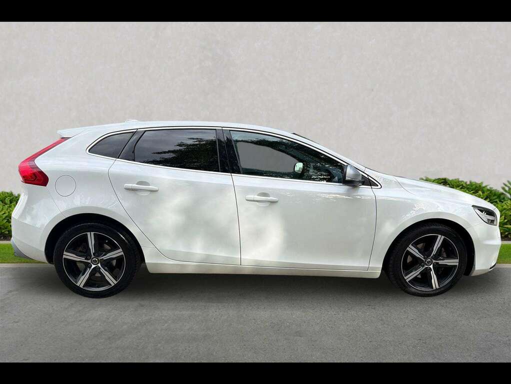 Volvo V40 T2 122 R Design Nav Plus #3