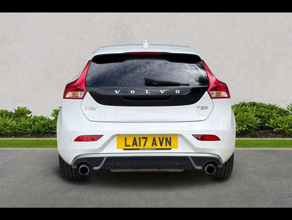 Volvo V40 T2 122 R Design Nav Plus #4