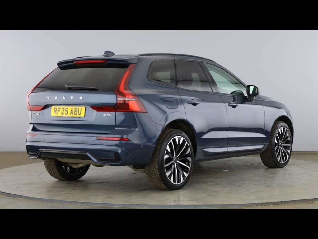 Volvo XC60 2.0 B5p Ultra Dark Awd Geartronic  #3