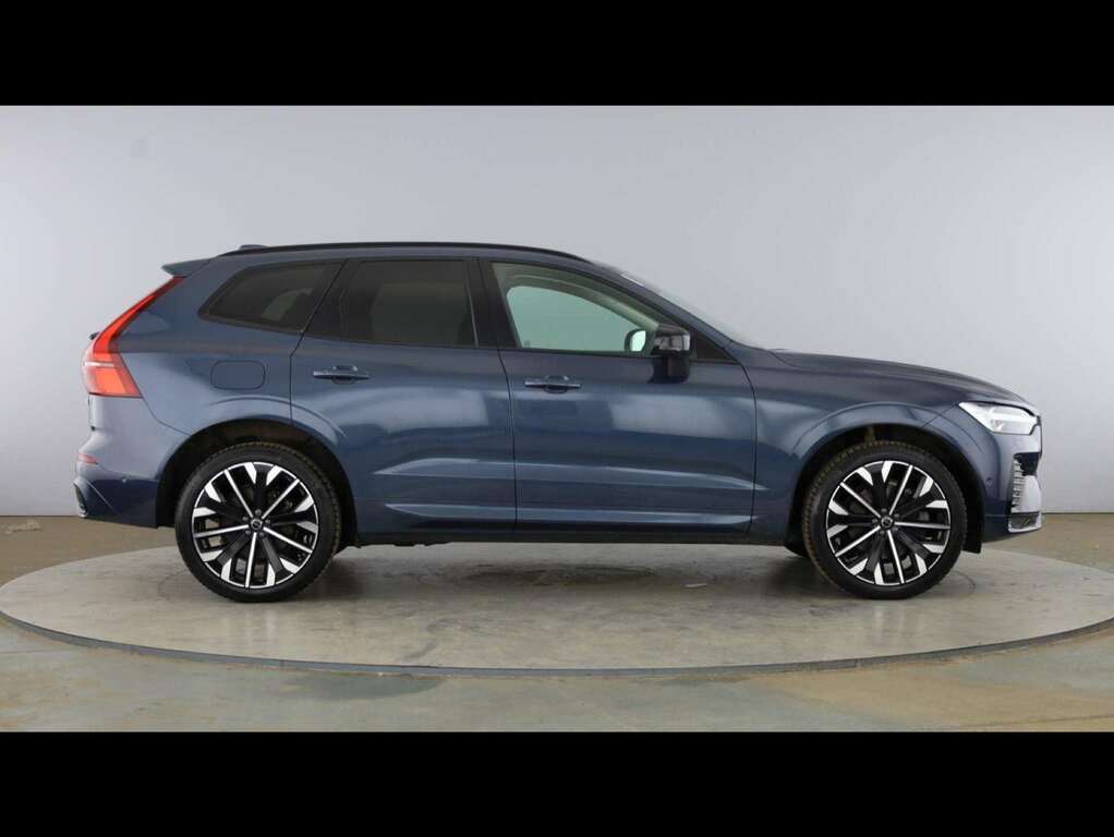 Volvo XC60 2.0 B5p Ultra Dark Awd Geartronic  #2