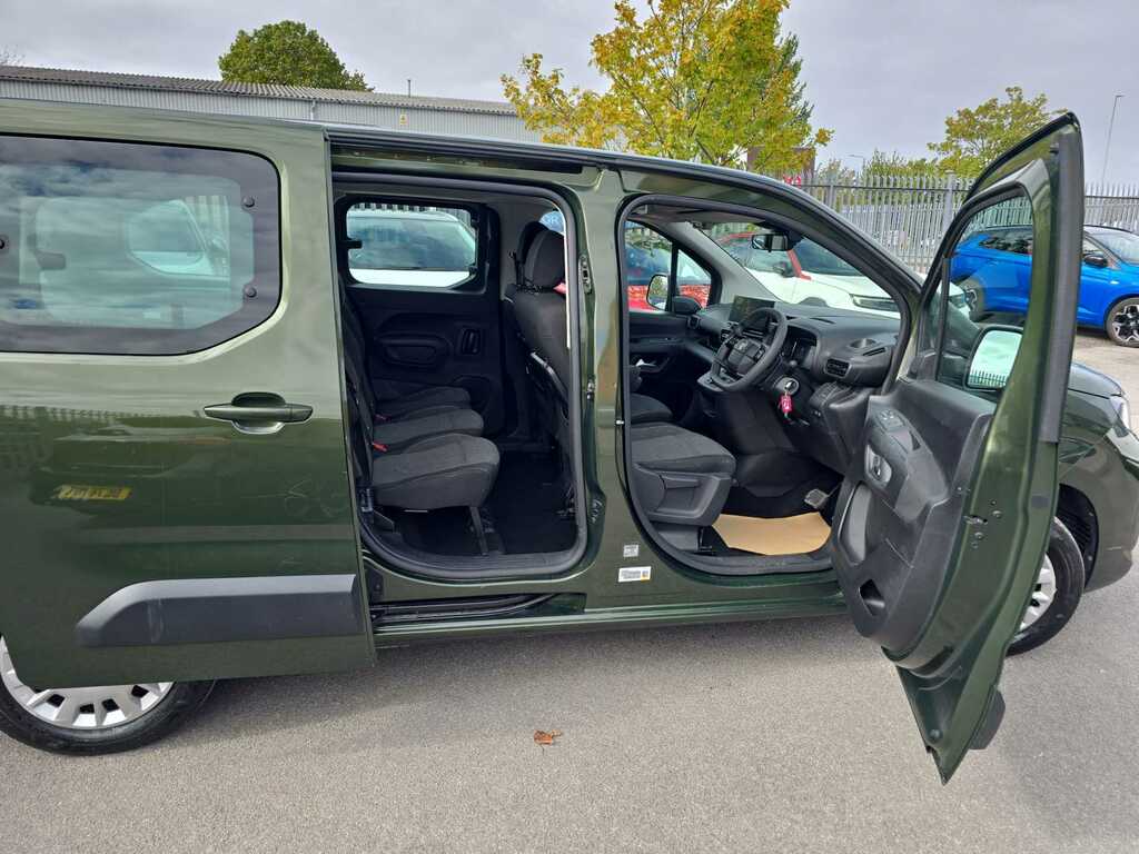 Vauxhall Combo-e Life 52Kwh Ultimate 11Kw Charger - 2024 74 Green #26