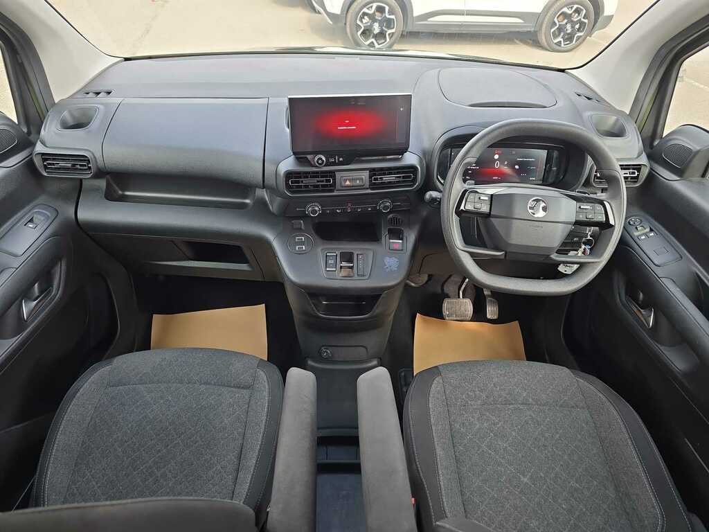 Vauxhall Combo-e Life 52Kwh Ultimate 11Kw Charger - 2024 74 Green #8