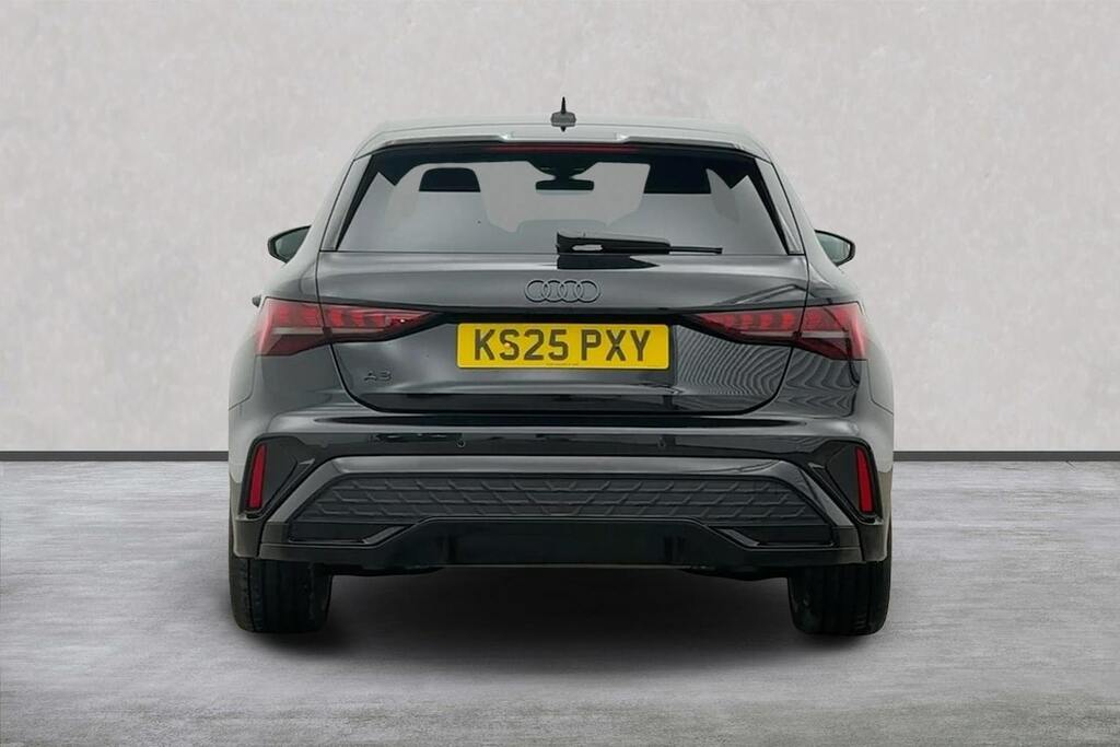 Audi A3 1.5 Tfsi 35 Black Edition Sportback S T  #4