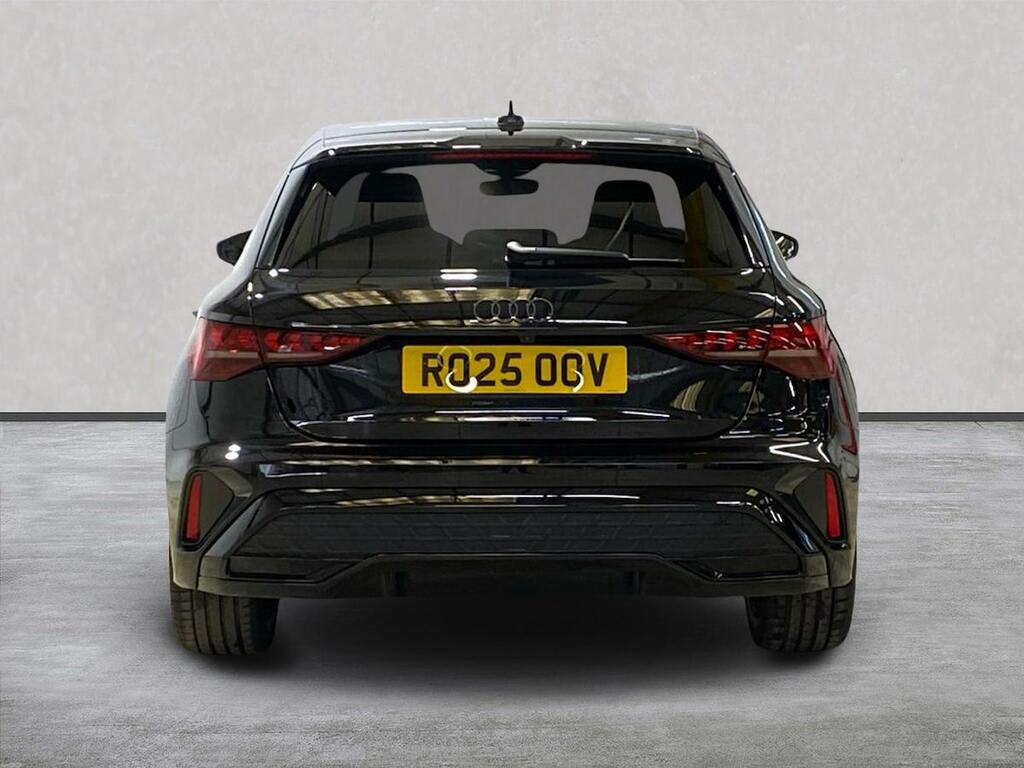 Audi A3 1.5 Tfsi 35 Black Edition Sportback S T  #4