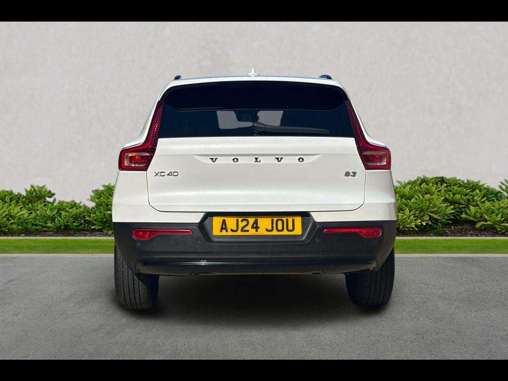 Volvo XC40 2.0 B3p Plus Dark AJ24JOU #4