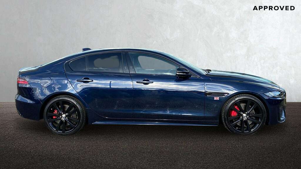 Jaguar XE 2.0 D200 R-dynamic Se Black  #5