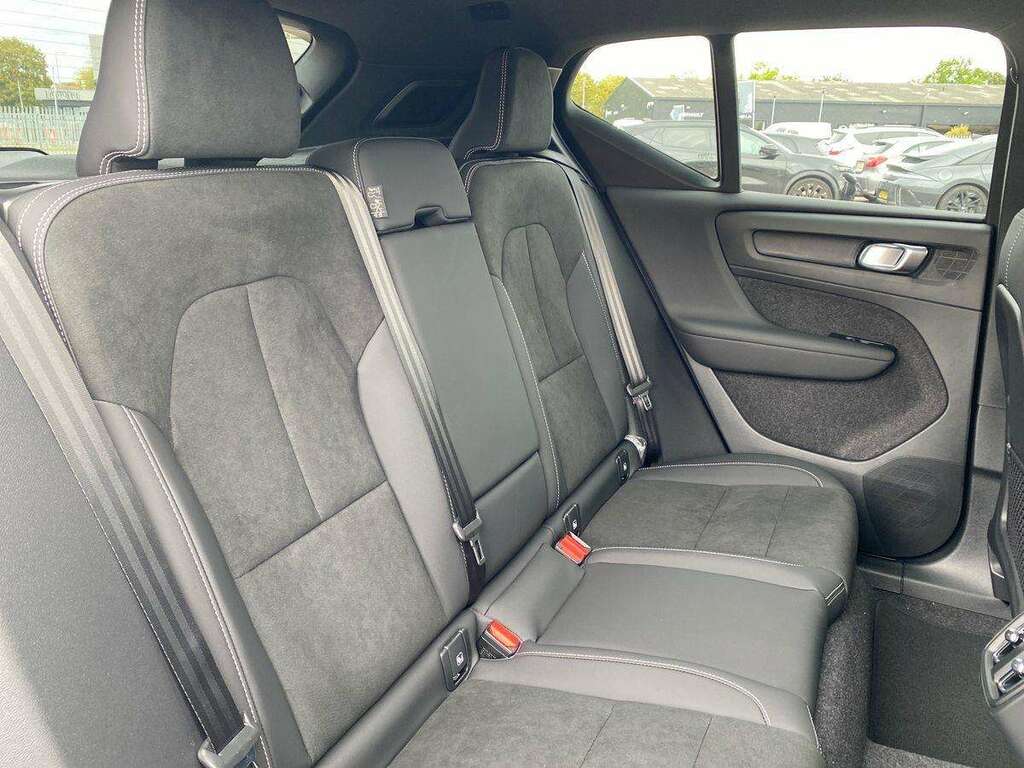Volvo XC40 2.0 B3p Plus Black Edition Blue #15