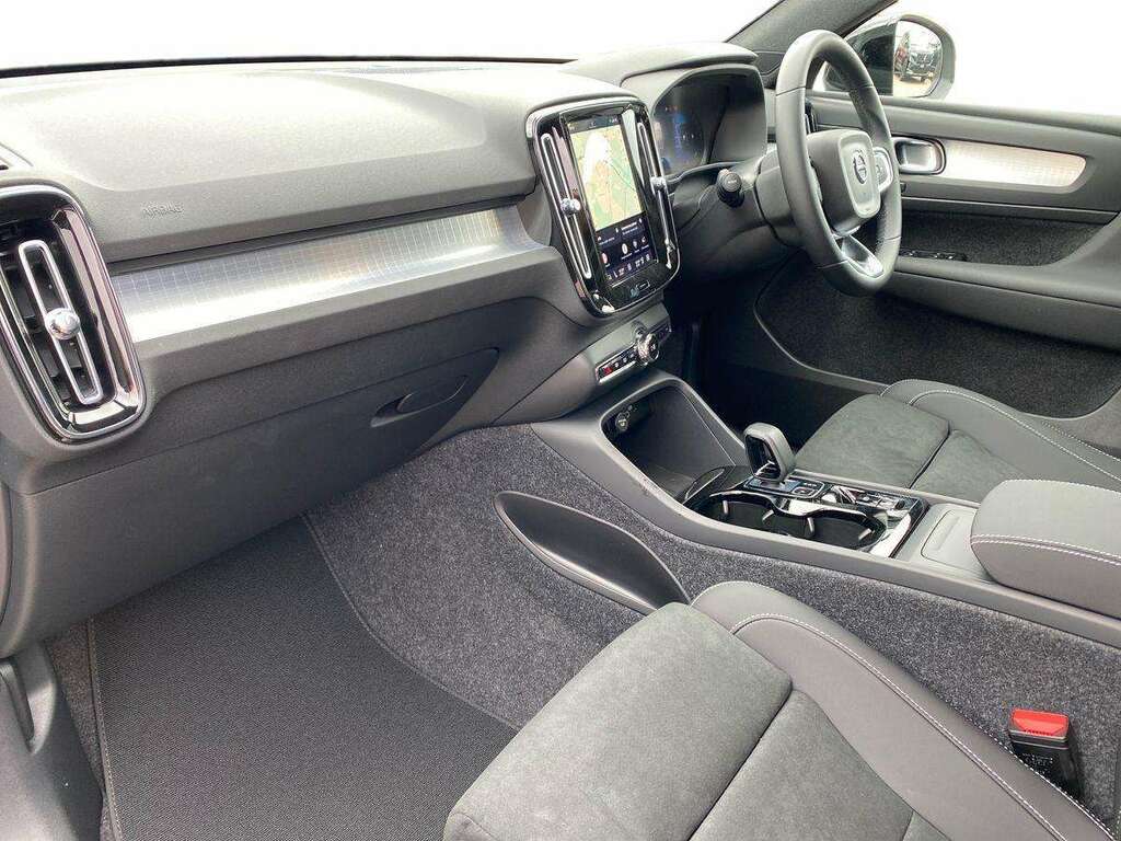 Volvo XC40 2.0 B3p Plus Black Edition Blue #7