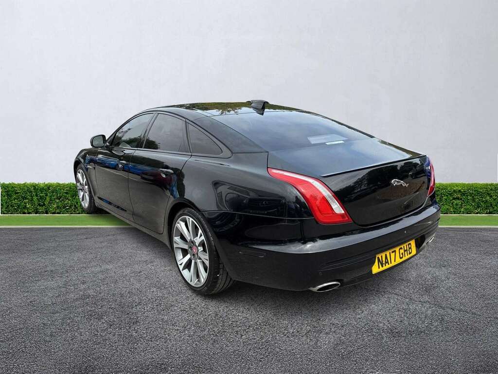Jaguar XJ 3.0D V6 Portfolio Black #2