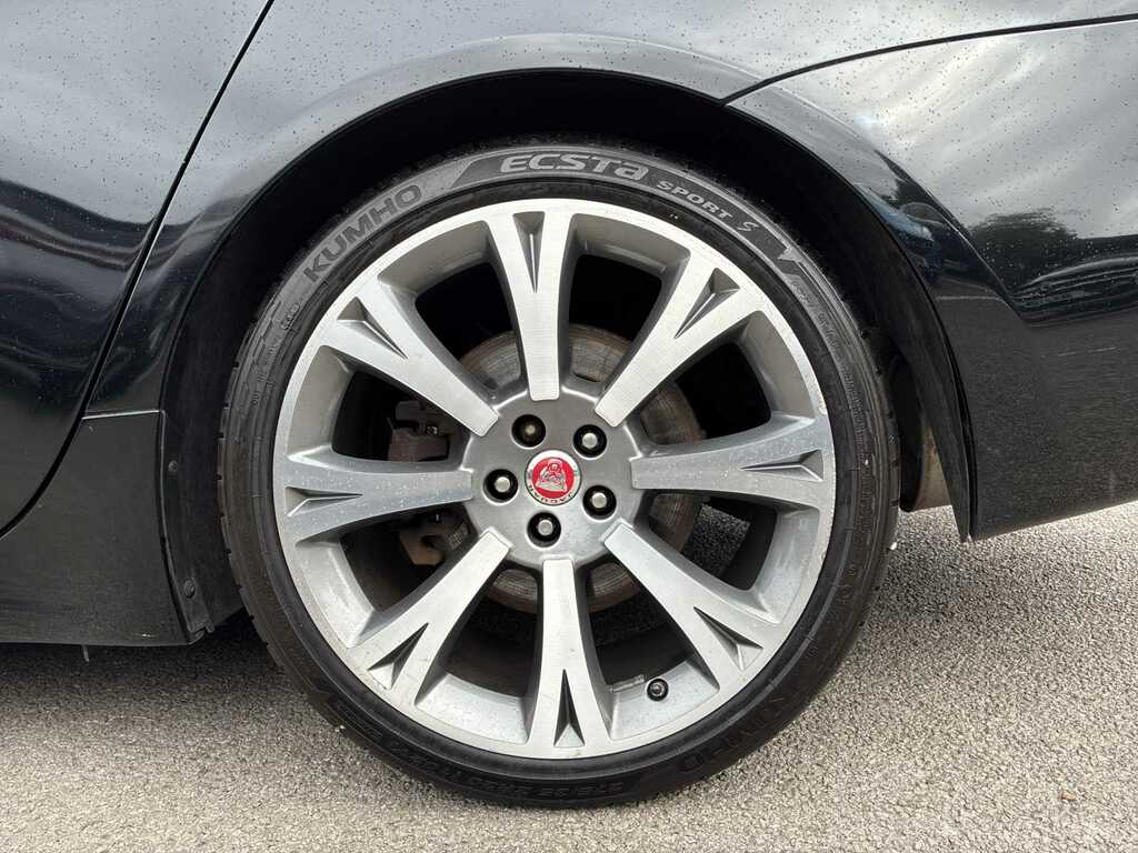 Jaguar XJ 3.0D V6 Portfolio Black #6