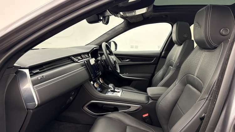 Jaguar F-Pace 2.0 D200 R-dynamic Hse Black 90Th Anniv  #3
