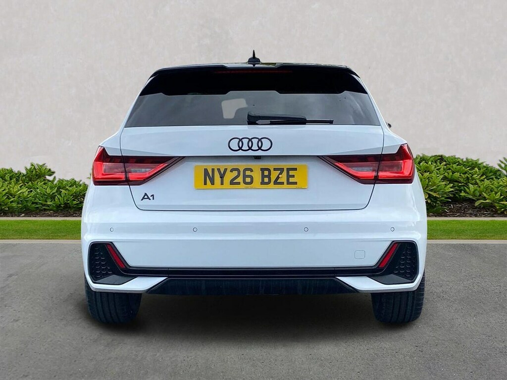 Audi A1 1.5 Tfsi 35 Black Edition Sportback S T  #4