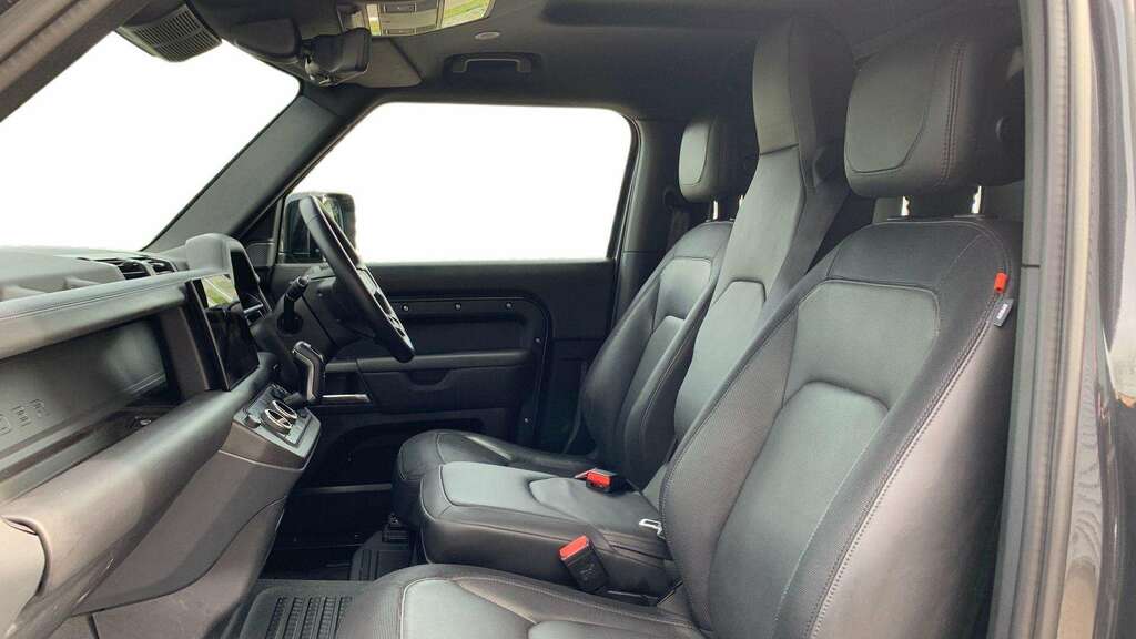 Land Rover Defender 3.0 D300 Hard Top X-dynamic Hse 3 Seat #4