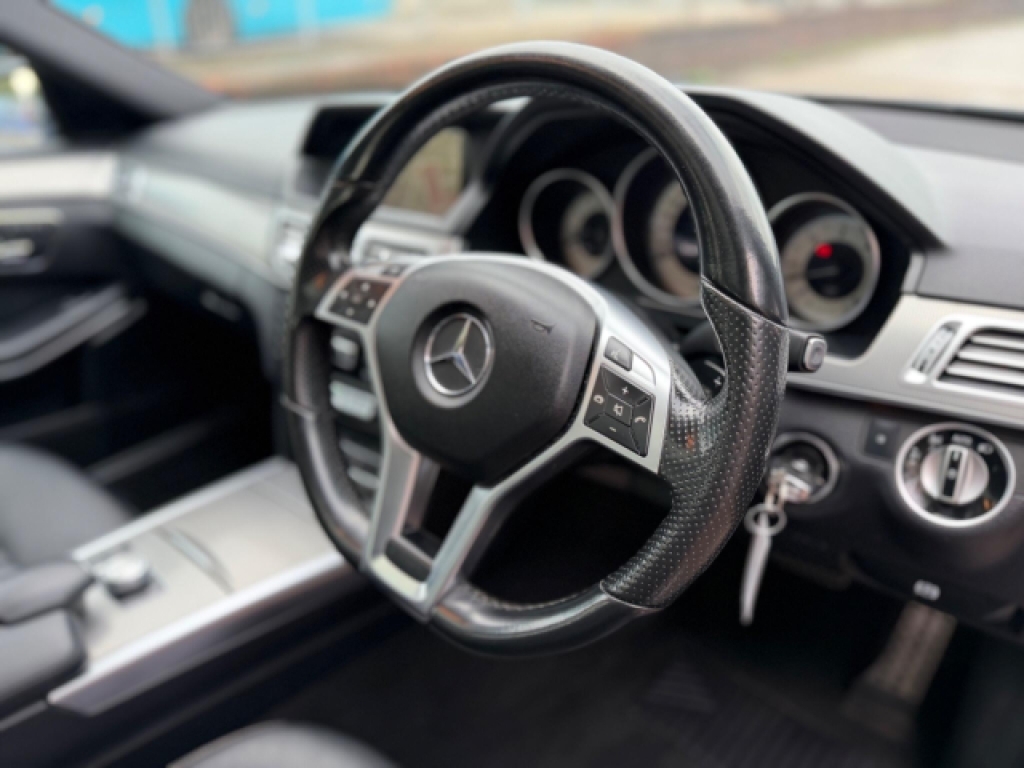 Mercedes-Benz E Class Saloon 5.5 E63 V8 Biturbo Amg Spds Mct Euro 6 Ss White #38