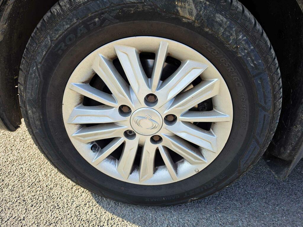 SsangYong Turismo Ex White #10