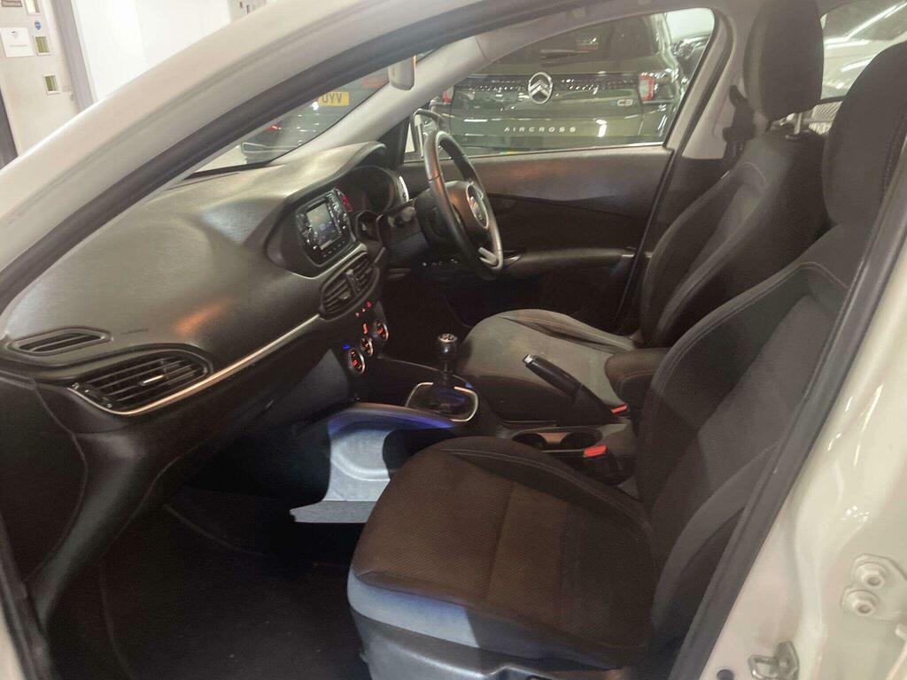 Fiat Tipo 2017 1.4 Mpi Lounge Hatchback Eu White #15