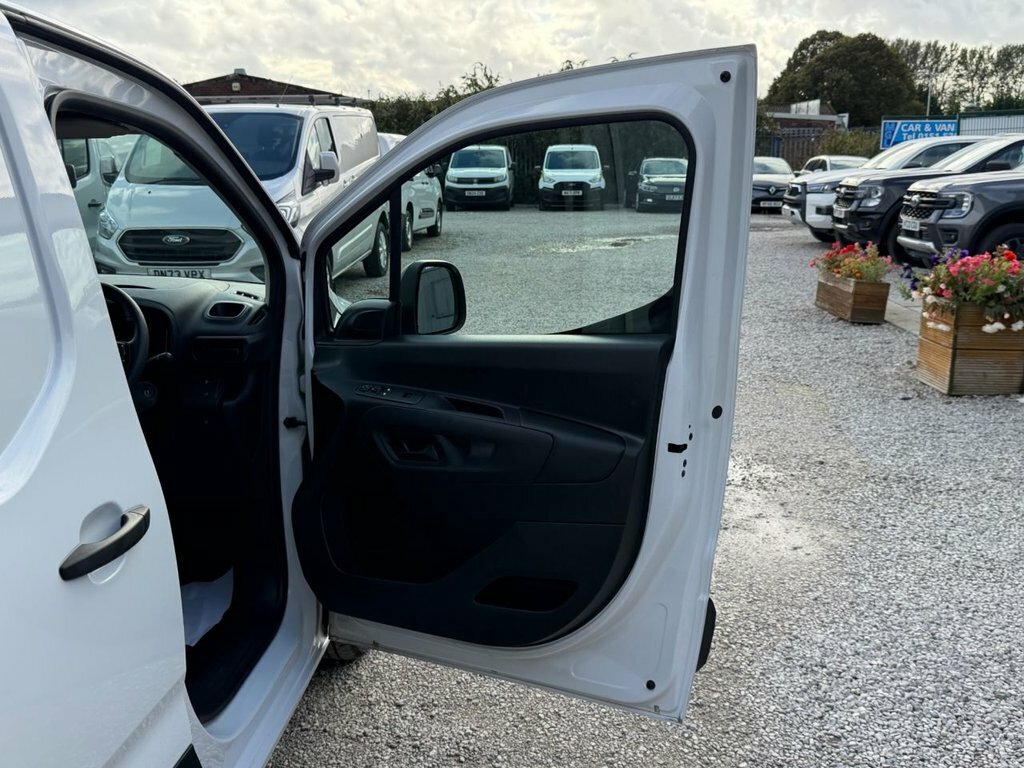 Vauxhall Combo Crg L1 2300 1.5 Tb D 130 Prme Au Silver #17