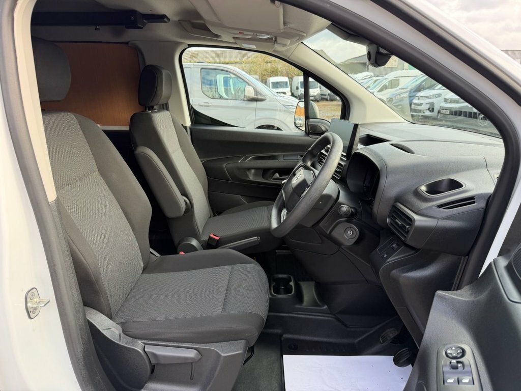 Vauxhall Combo Crg L1 2300 1.5 Tb D 130 Prme Au Silver #15