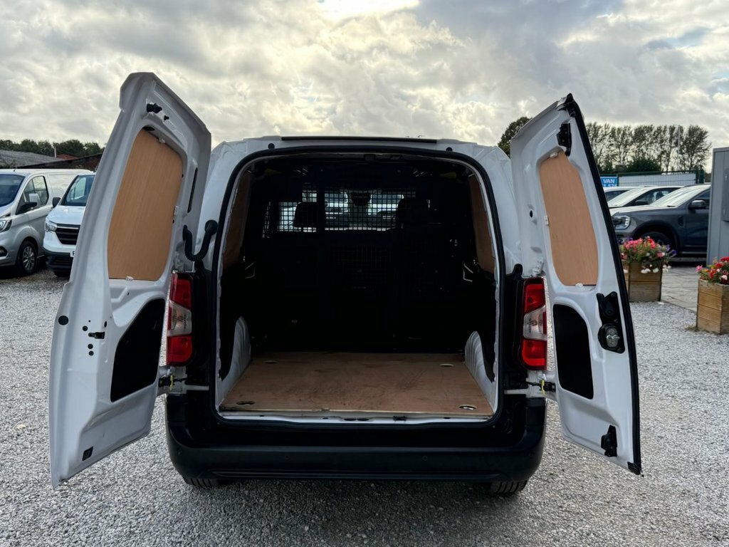 Vauxhall Combo Crg L1 2300 1.5 Tb D 130 Prme Au Silver #22