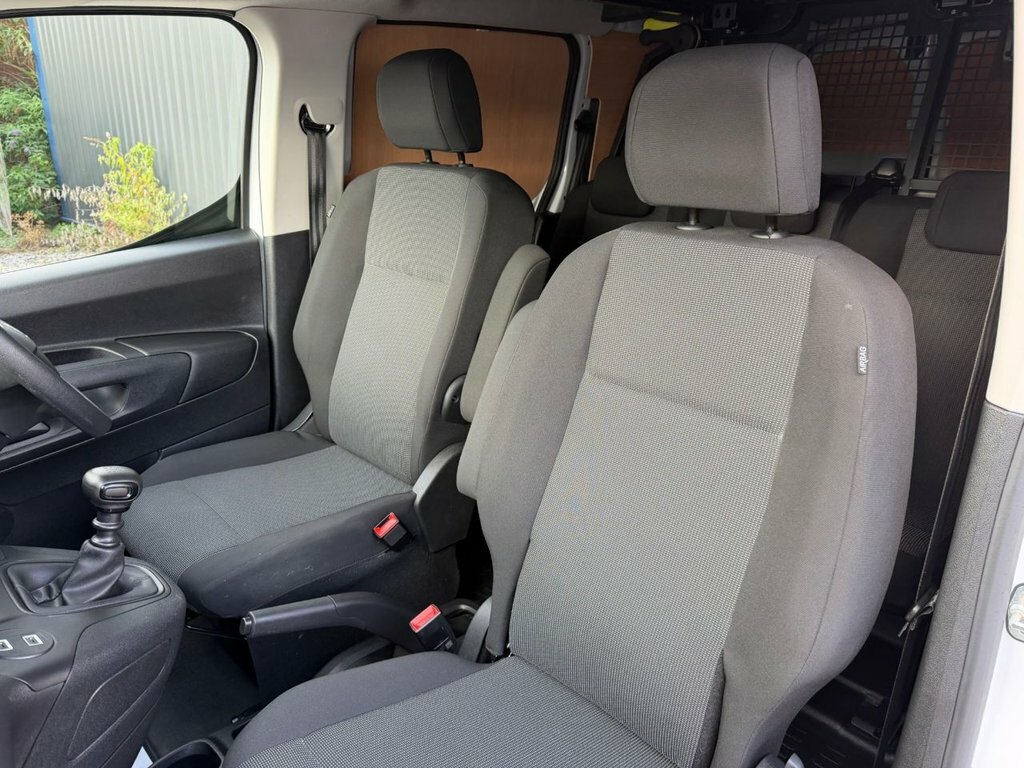 Vauxhall Combo Crg L1 2300 1.5 Tb D 130 Prme Au Silver #32