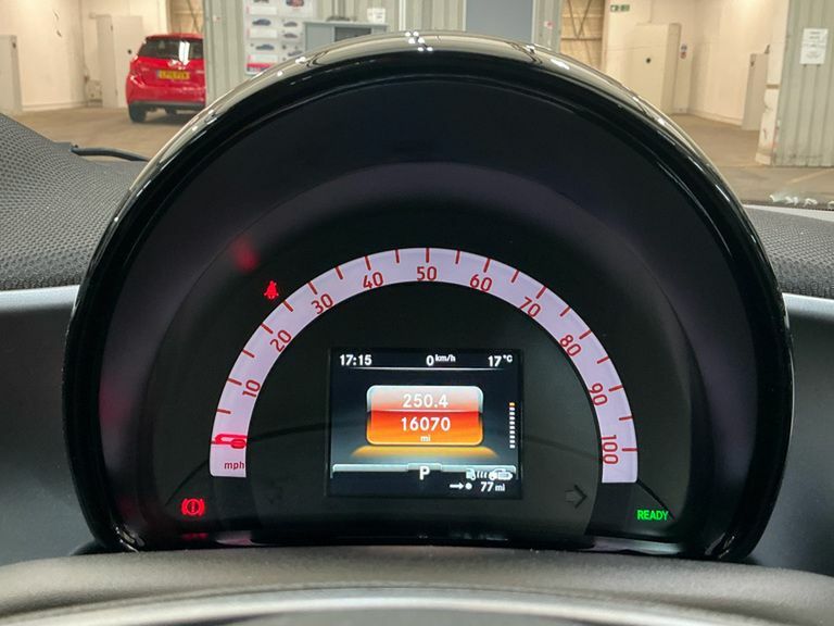 Smart Fortwo Coupe 60Kw Eq Passion Advanced 17Kwh 22Kwch White #3