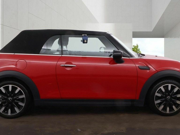 Mini Convertible 1.5 Cooper Exclusive Red