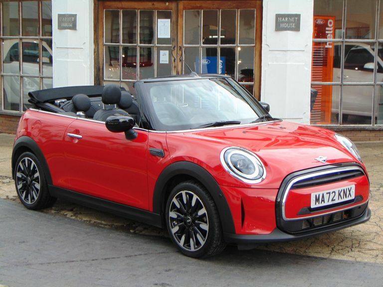 Mini Convertible 1.5 Cooper Exclusive Red