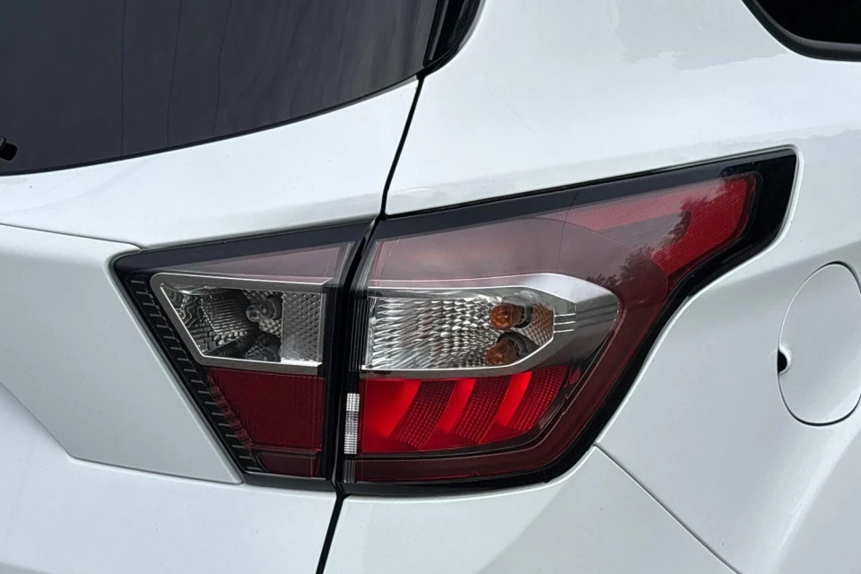 Ford Kuga 1.5 Tdci Zetec 2Wd Black #26