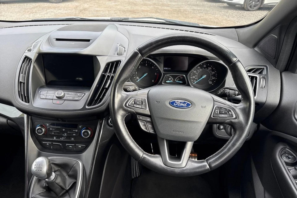 Ford Kuga 1.5 Tdci Zetec 2Wd Black #25
