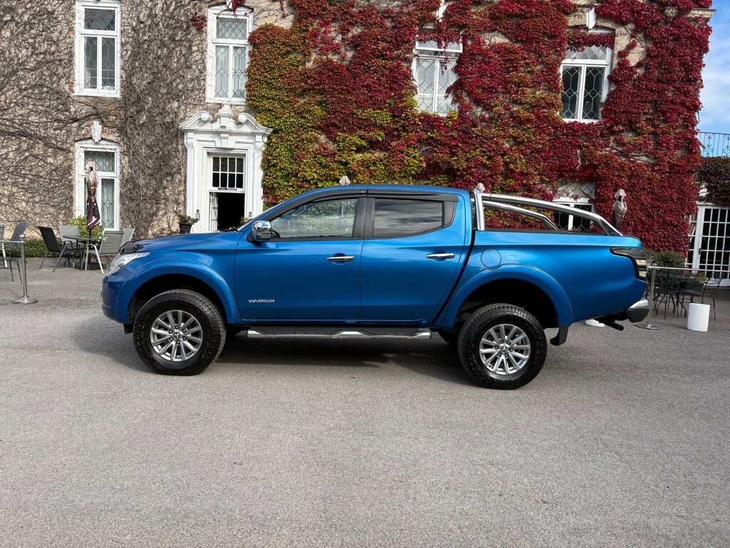 Mitsubishi L200 2.4 Di-d Dc Warrior Pickup Double Cab M Blue #2