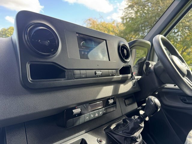 Mercedes-Benz Sprinter 2L Premium White #9
