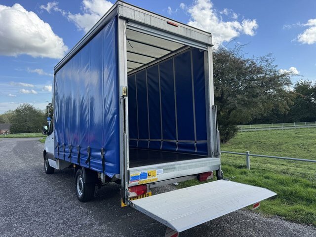 Mercedes-Benz Sprinter 2L Premium White #17