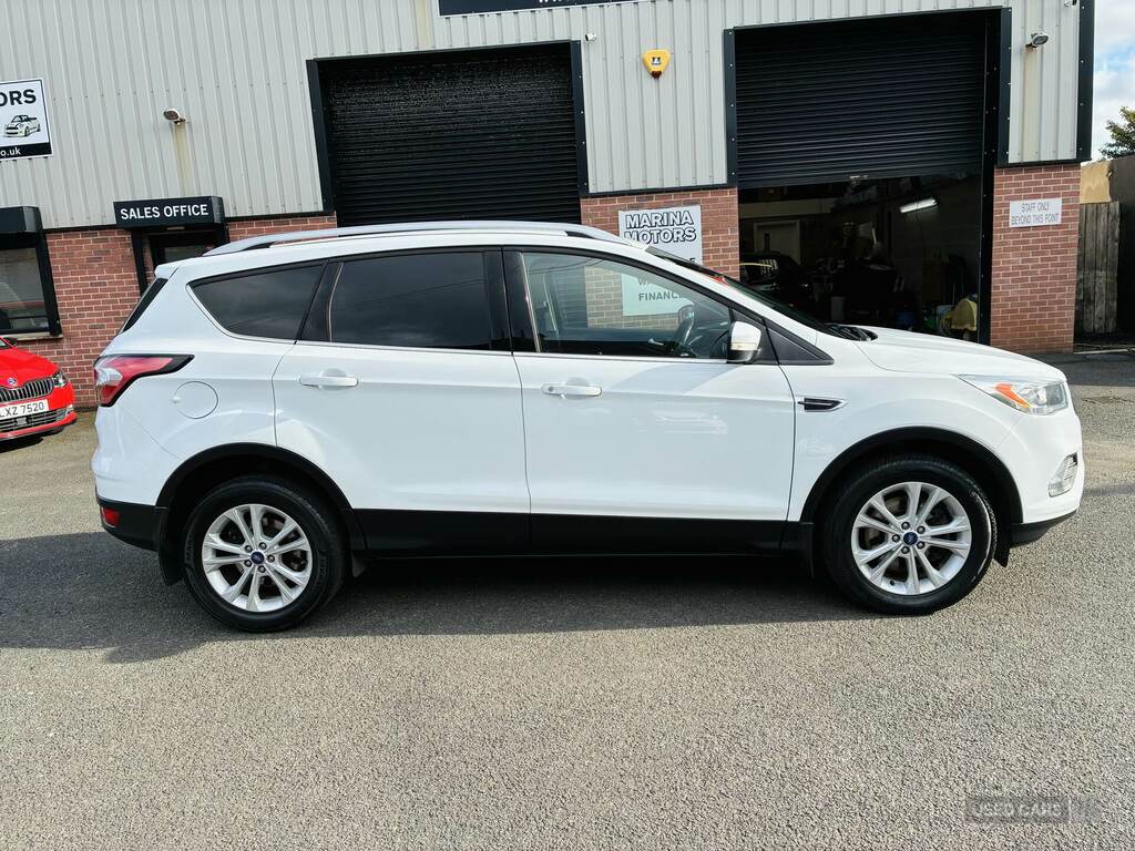 Ford Kuga 2.0 Tdci Titanium 2Wd White #2