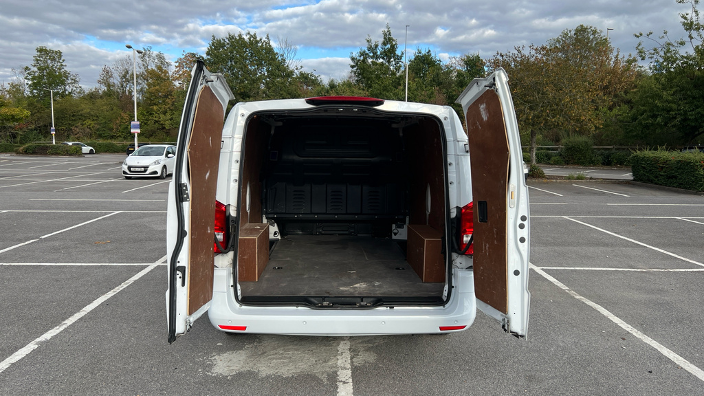 Mercedes-Benz Vito Mpv White #17